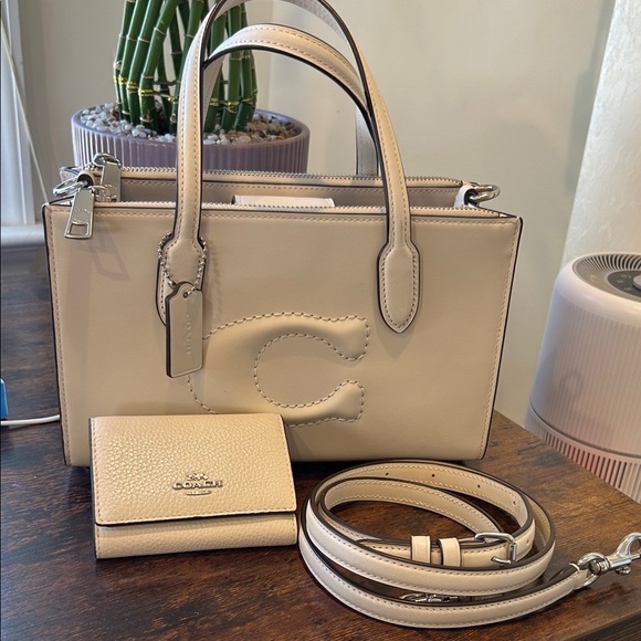 Coach Handbags - Coach Chalk Smooth Leather Small Tote with Matching Pebbled Wallet